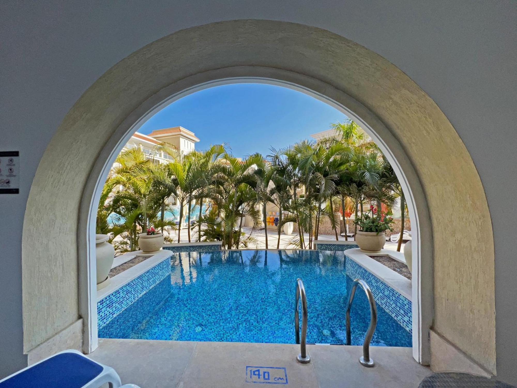 Kaisol Romance Resort Sahl Hasheesh - Adults Only フルガダ エクステリア 写真 A view of the pool at the Iberostar Grand Hotel Bávaro