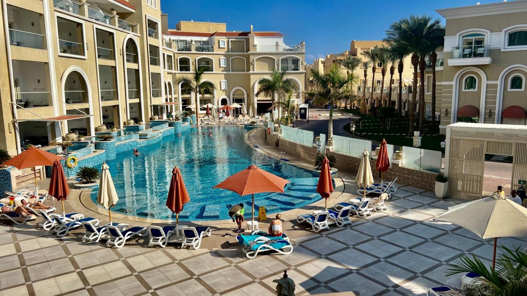 Kaisol Romance Resort Sahl Hasheesh - Adults Only フルガダ エクステリア 写真 The pool at the Royal Beach Palace